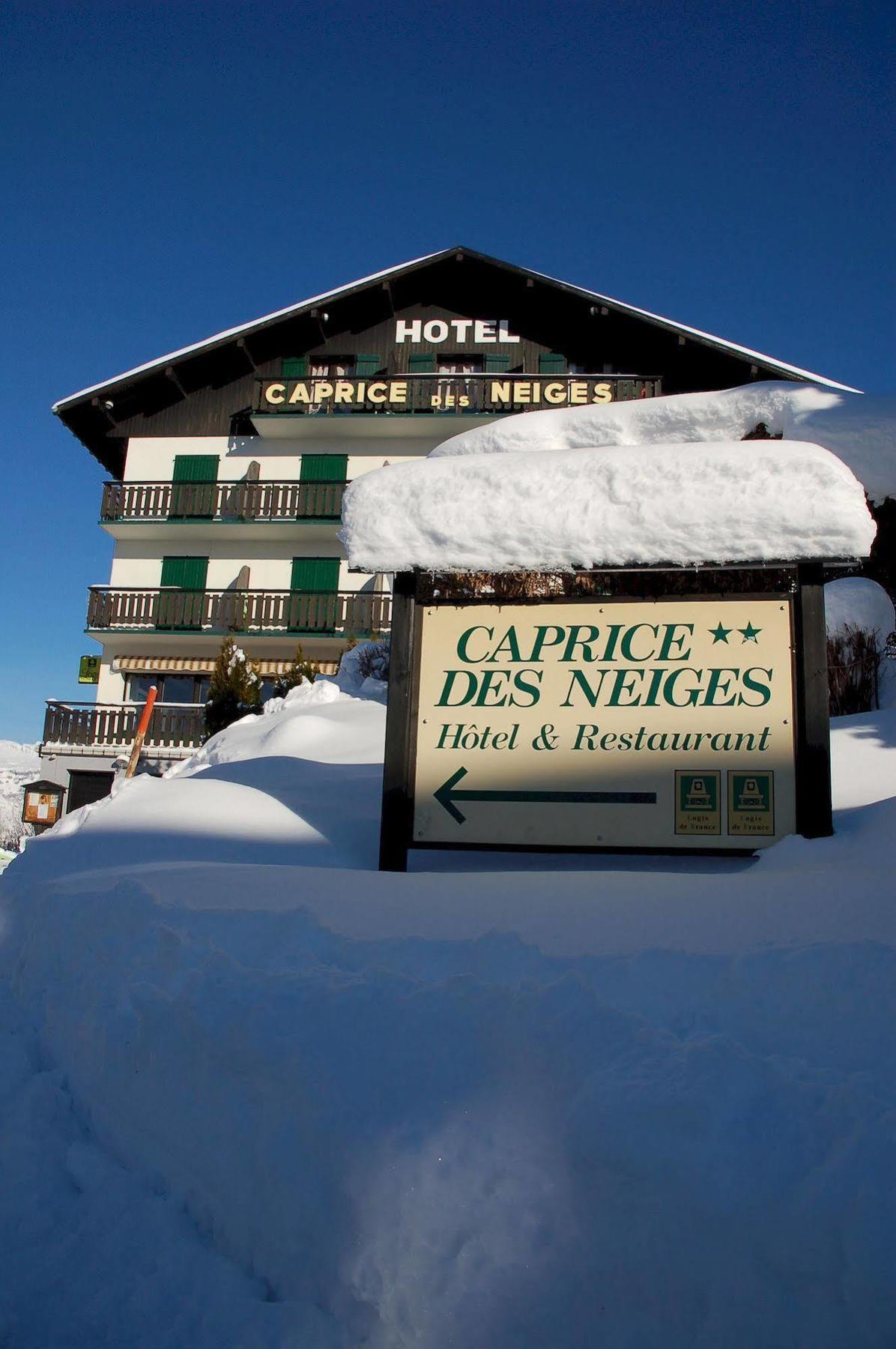 קומבלו Logis Hotel Le Caprice Des Neiges מראה חיצוני תמונה